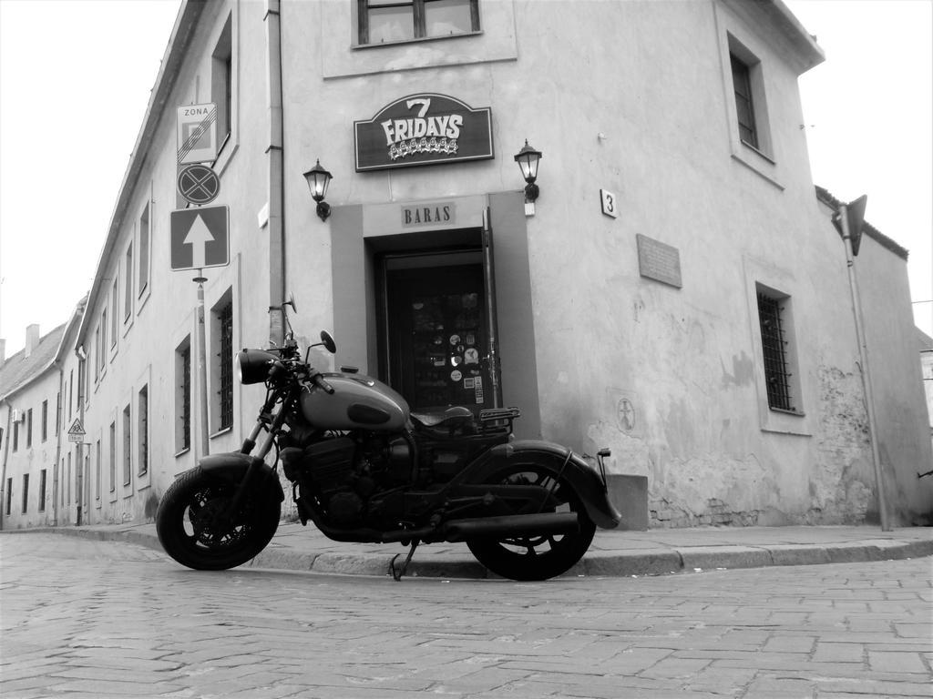 Seven Fridays Guest House Vilnius Exterior photo